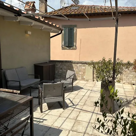 Domus Tuscia Via Estrema 2 *